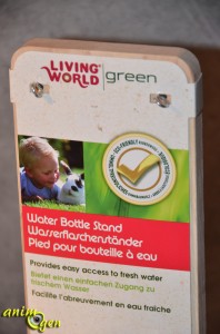 Abreuvoir en verre et son support de bois, pour lapins et rongeurs (Living World)