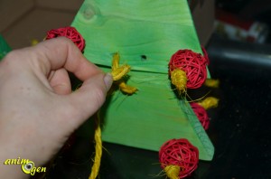 Jouet à fabriquer : un sapin en bois pour nos perroquets (tutoriel, test, avis, prix)